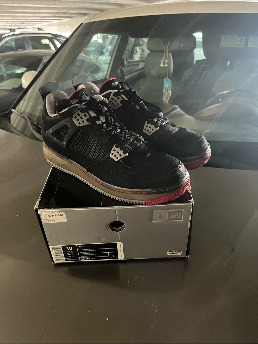 Nike Jordan 4 bred fusion 
Size 10